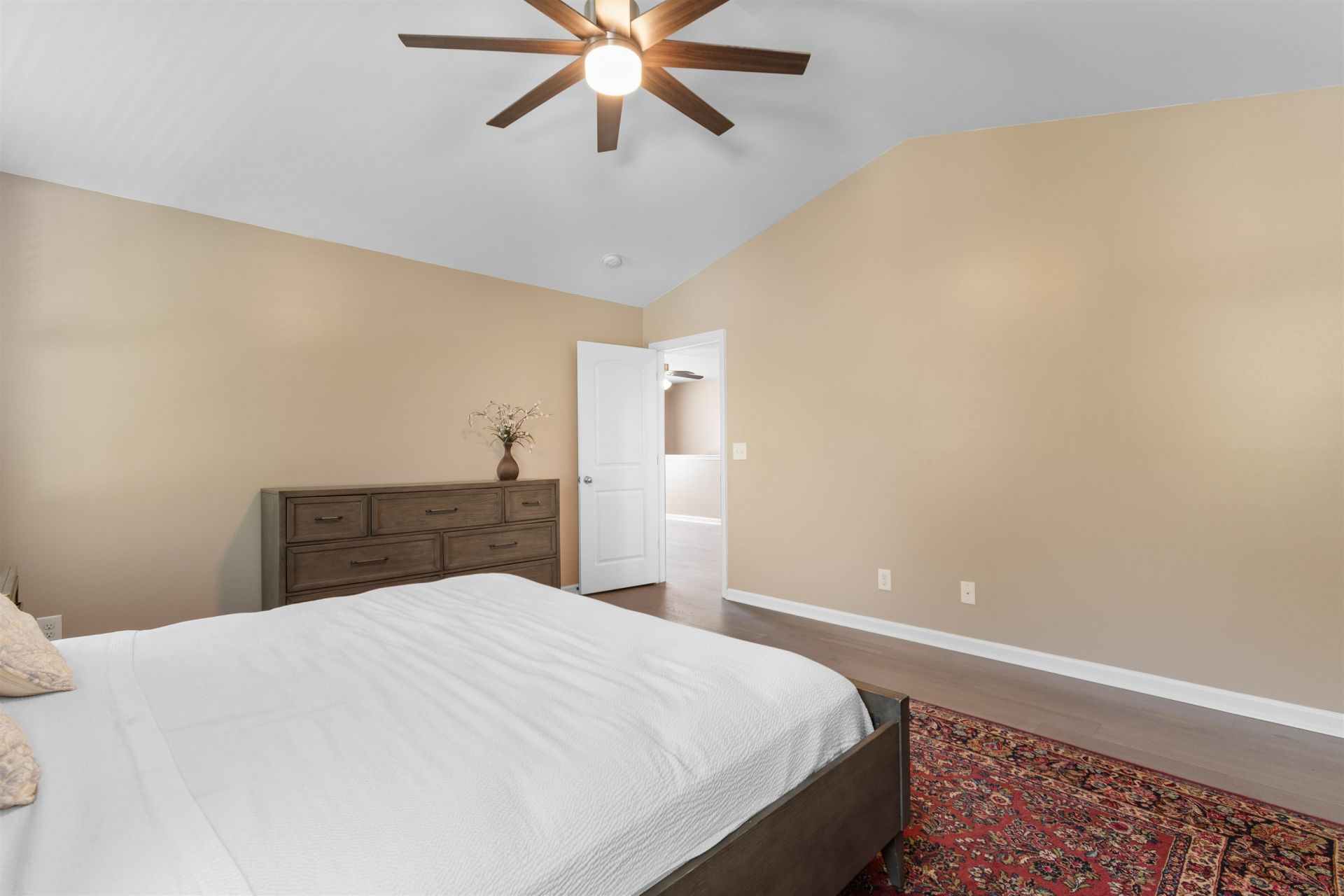 200 Davis Ct. Photo 21