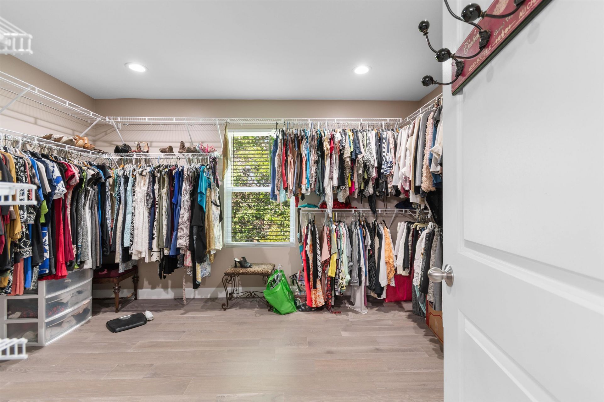 200 Davis Ct. Photo 22