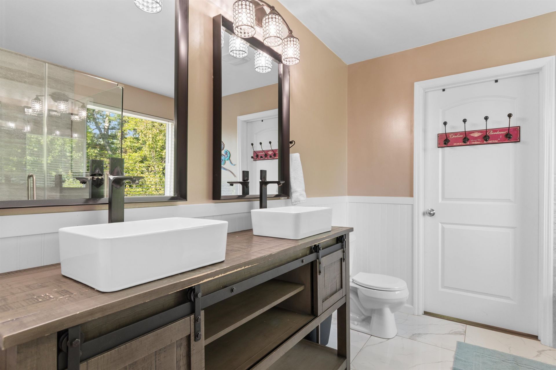 200 Davis Ct. Photo 24