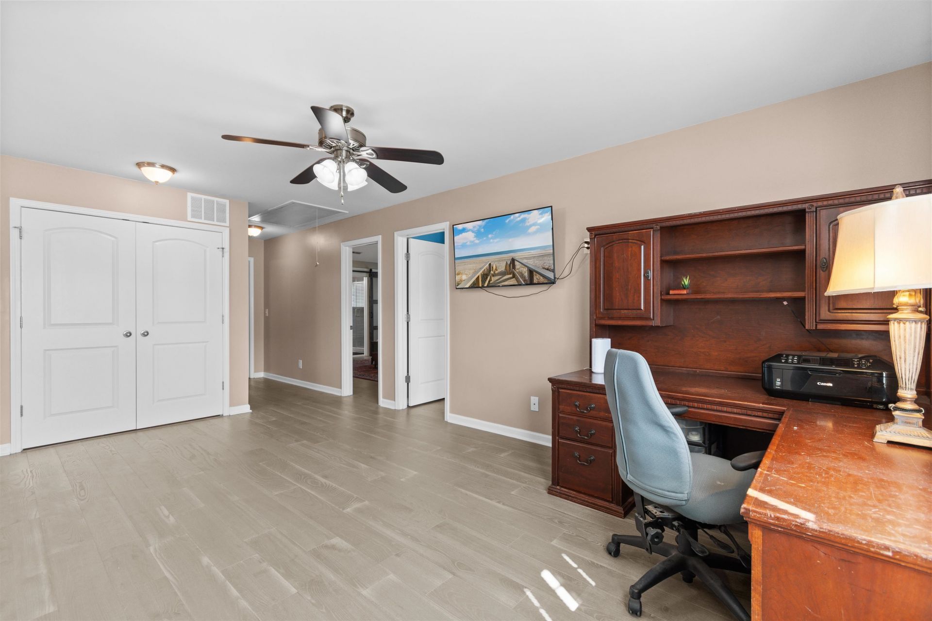 200 Davis Ct. Photo 27