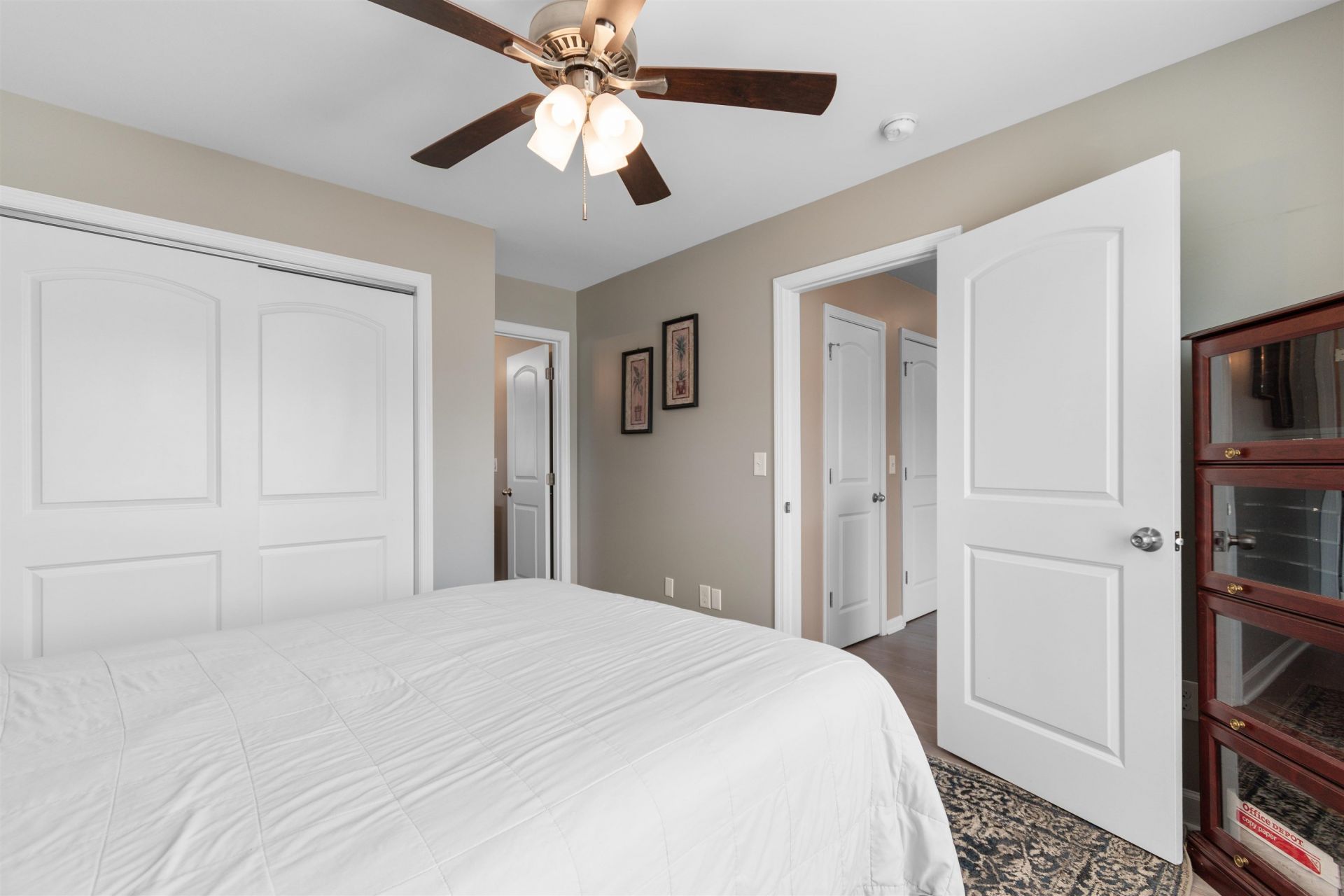 200 Davis Ct. Photo 29