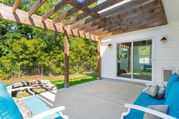 200 Davis Ct. photo 4