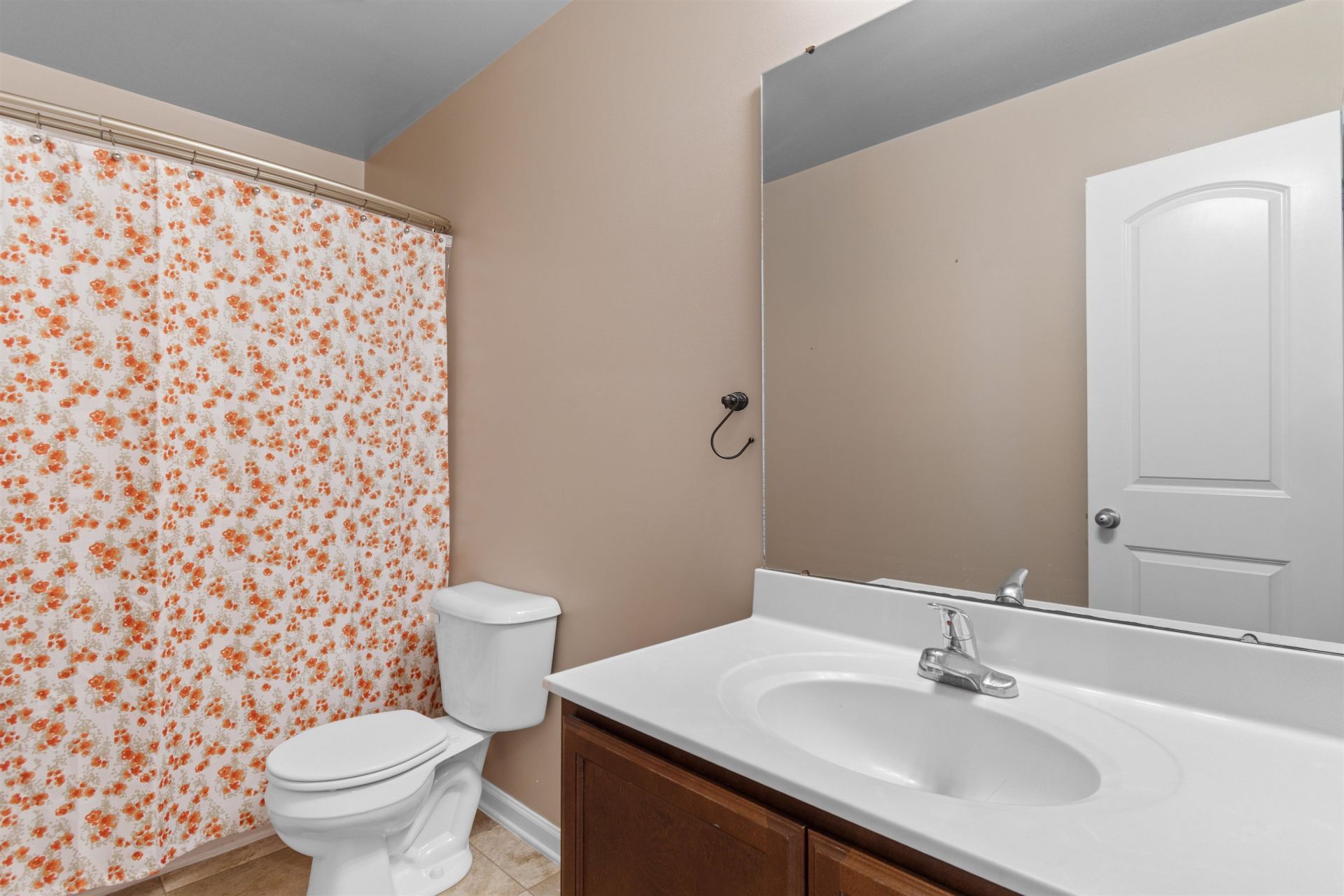 200 Davis Ct. Photo 33