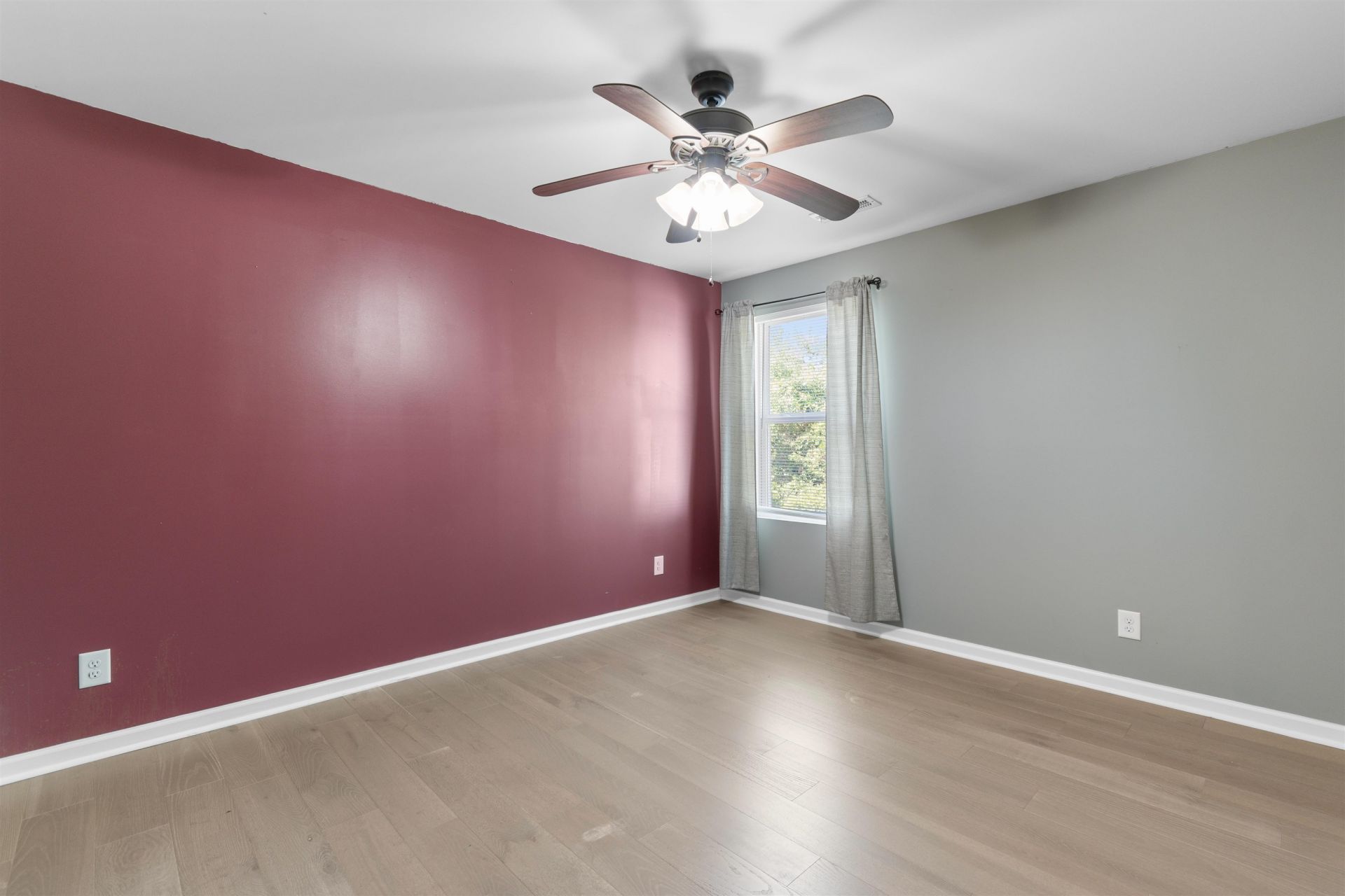 200 Davis Ct. Photo 34