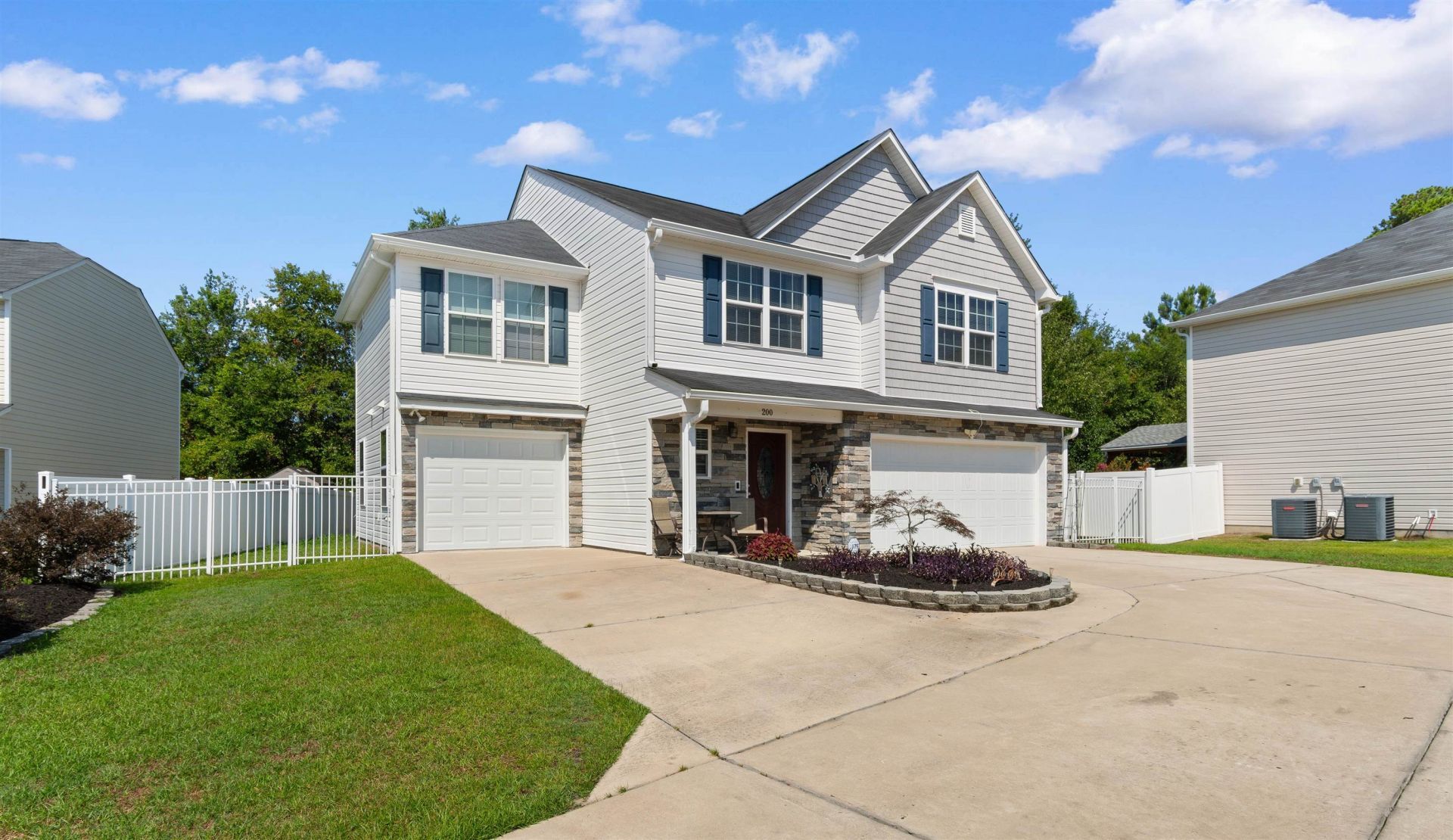 200 Davis Ct. Photo 5