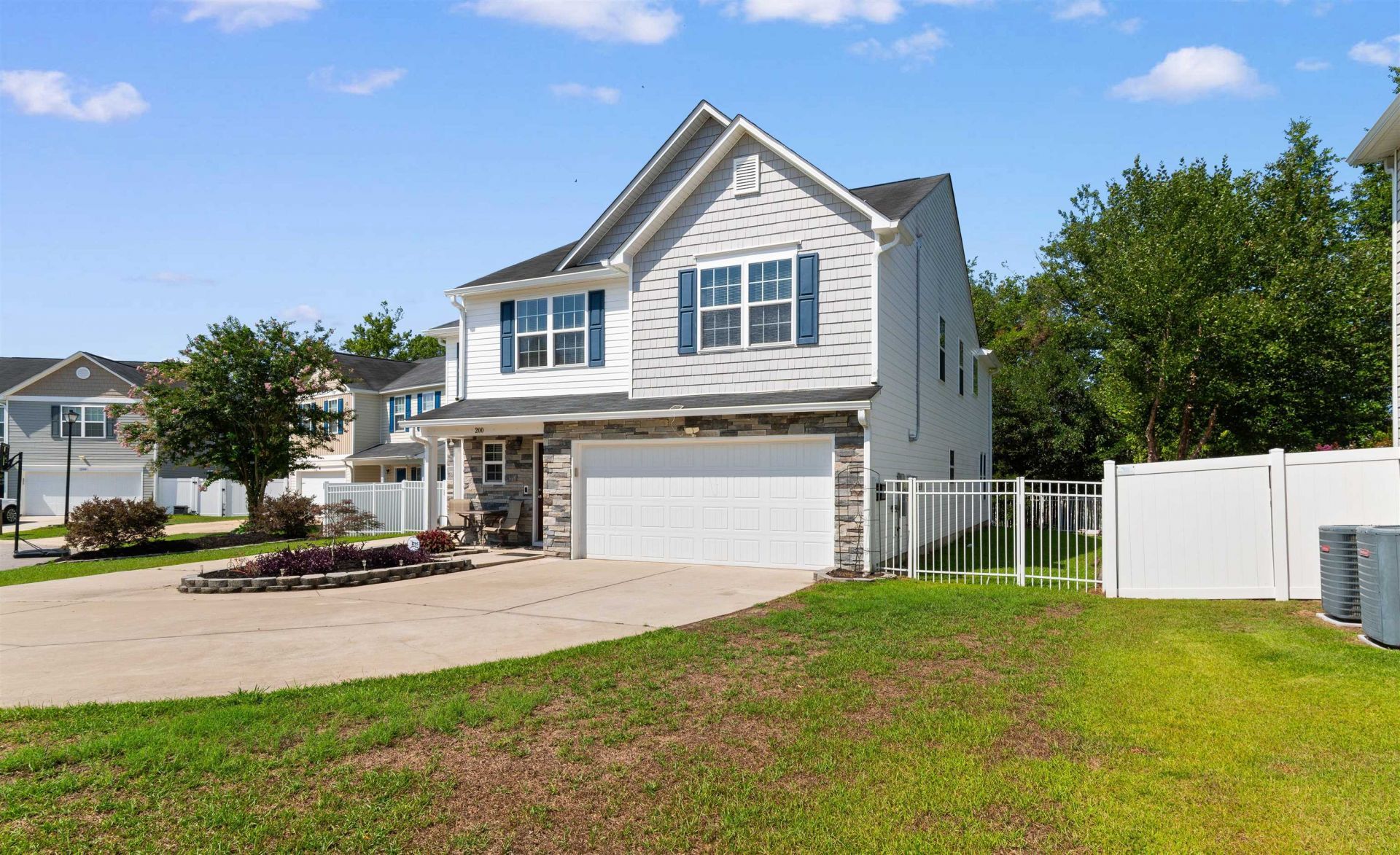 200 Davis Ct. Photo 6