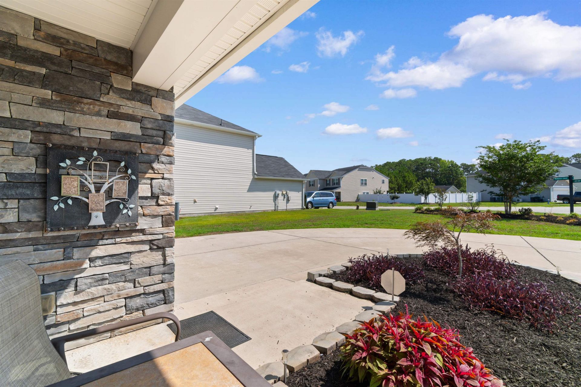 200 Davis Ct. Photo 7