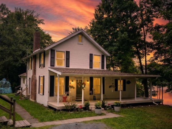 46 Seneca Road, Sand Lake, NY 12196