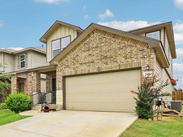 240 Middle Green, Floresville, TX 78114