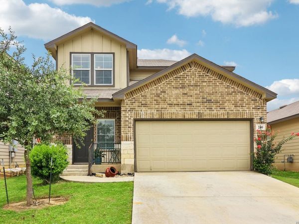 240 Middle Green, Floresville, TX 78114