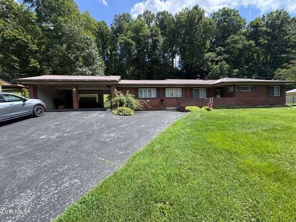 1420 East Shawnee Avenue, Big Stone Gap, VA 24219