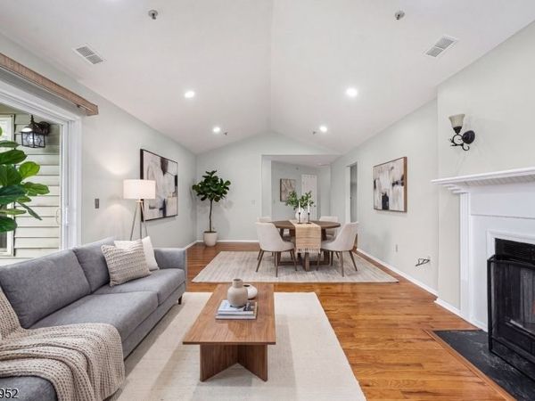 351 Ventnor Ct, Piscataway, NJ 08854
