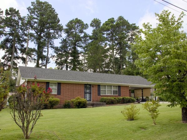 12 Knollwood Dr , Jackson, TN 38305