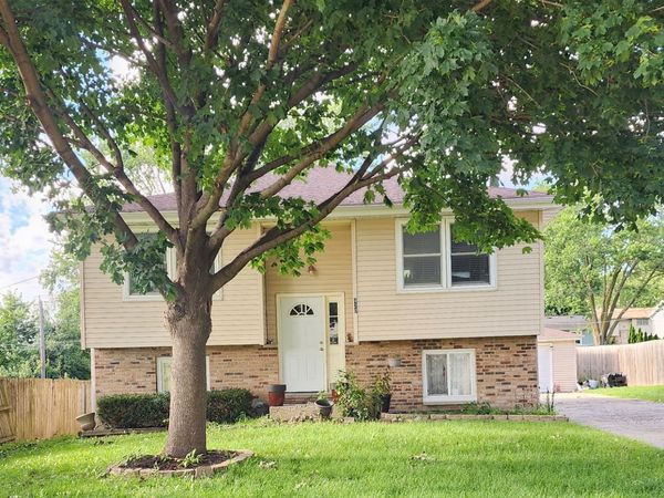420 Robinhood Drive , Aurora, IL 60505
