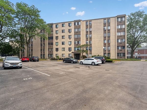 9745 S Karlov Avenue , Unit 205, Oak Lawn, IL 60453
