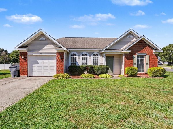 10439 Green Hedge Avenue , Charlotte, NC 28269