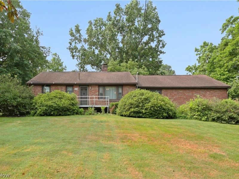 12890 Edison Street NE, Alliance, OH 44601 Photo 1