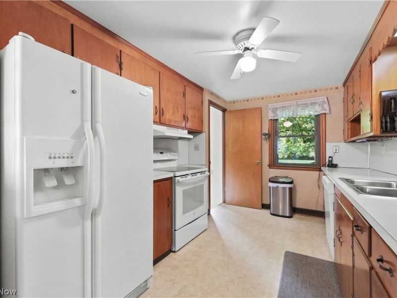 12890 Edison Street NE, Alliance, OH 44601 Photo 11