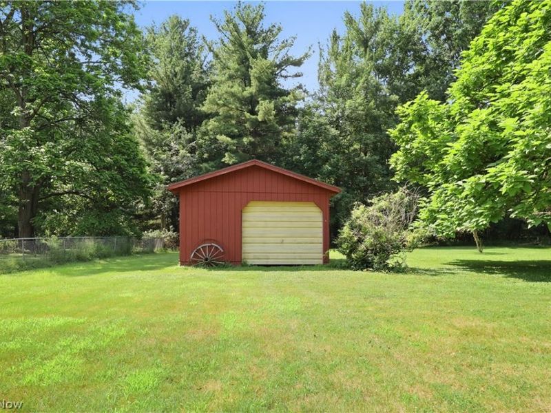 12890 Edison Street NE, Alliance, OH 44601 Photo 38