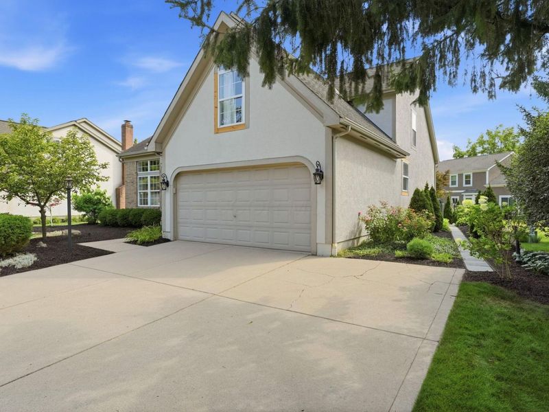 4584 Schirtzinger Road, Hilliard, OH 43026 Photo 2