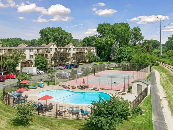 1304 W Medicine Lake Drive, Unit 320, Plymouth, MN 55441