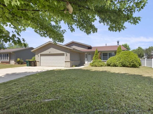 850 E Drexel AVENUE, Oak Creek, WI 53154