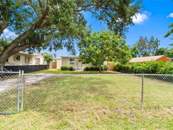 6109 SW 40th Ct , Miramar, FL 33023