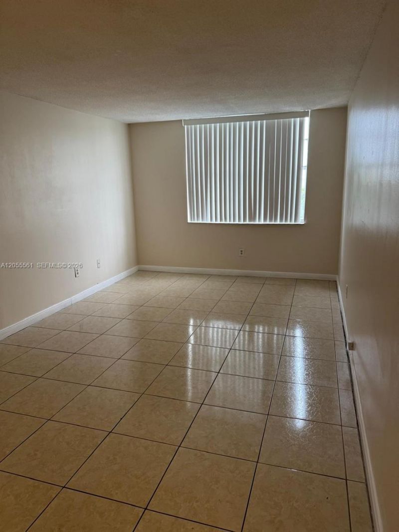 498 NW 165th St Rd, Unit D-405, Miami, FL 33169 Photo