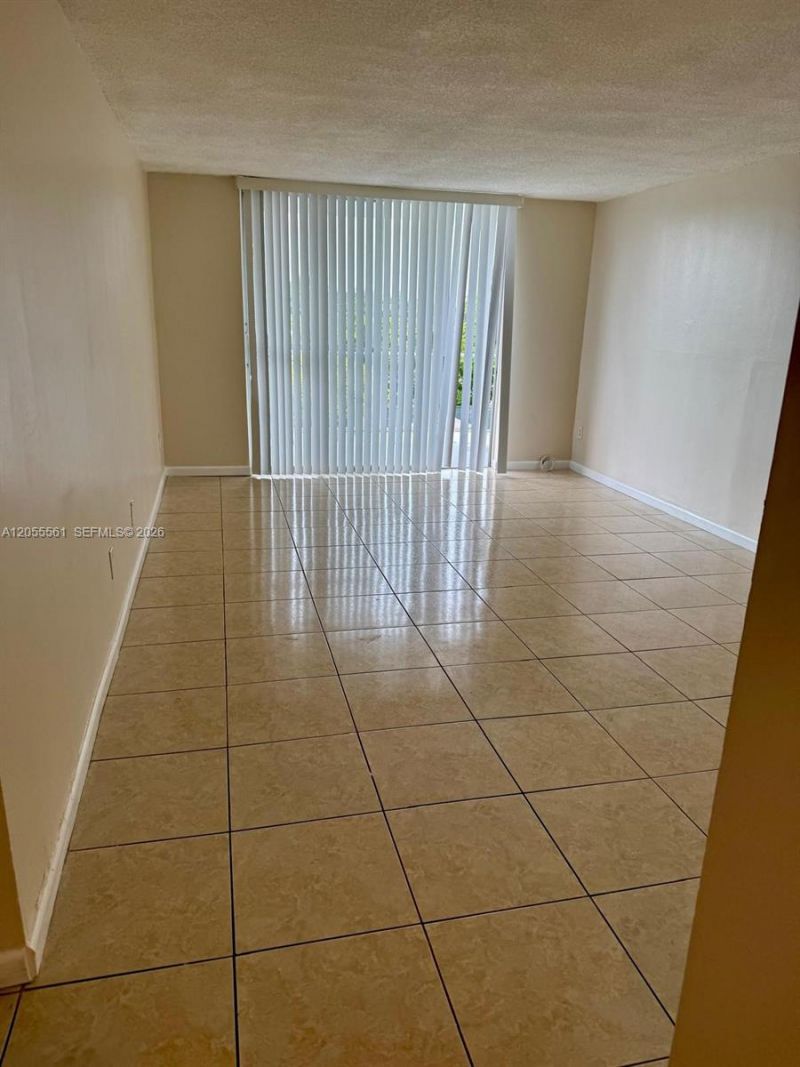 498 NW 165th St Rd, Unit D-405, Miami, FL 33169 Photo