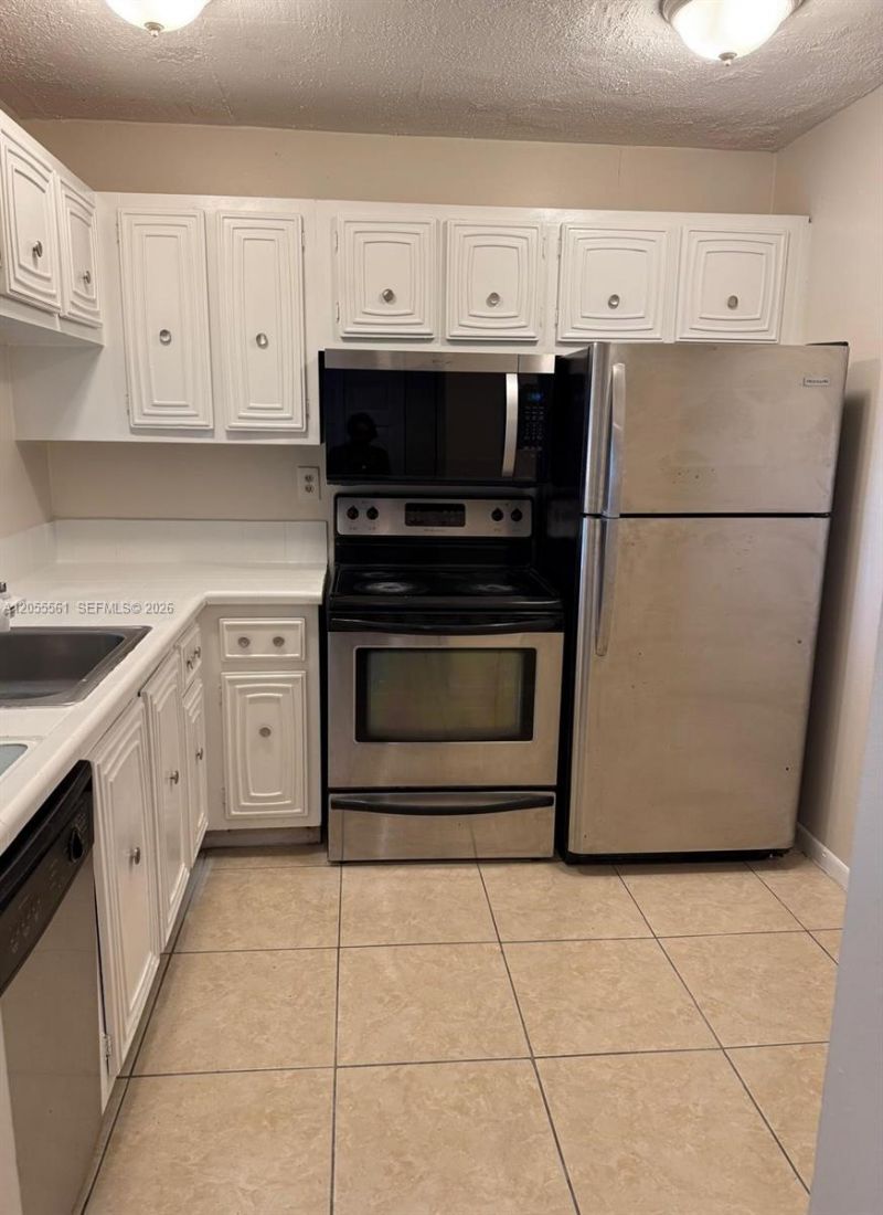 498 NW 165th St Rd, Unit D-405, Miami, FL 33169 Photo