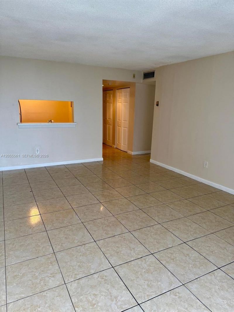 498 NW 165th St Rd, Unit D-405, Miami, FL 33169 Photo