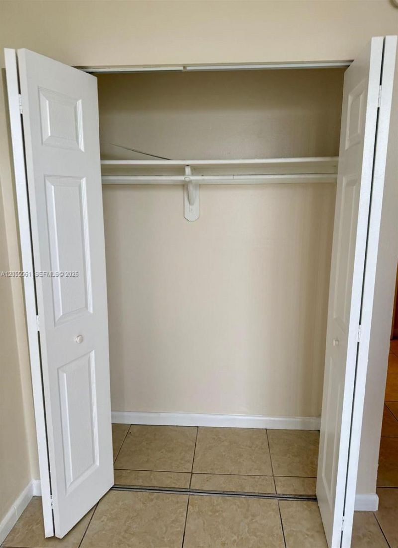 498 NW 165th St Rd, Unit D-405, Miami, FL 33169 Photo
