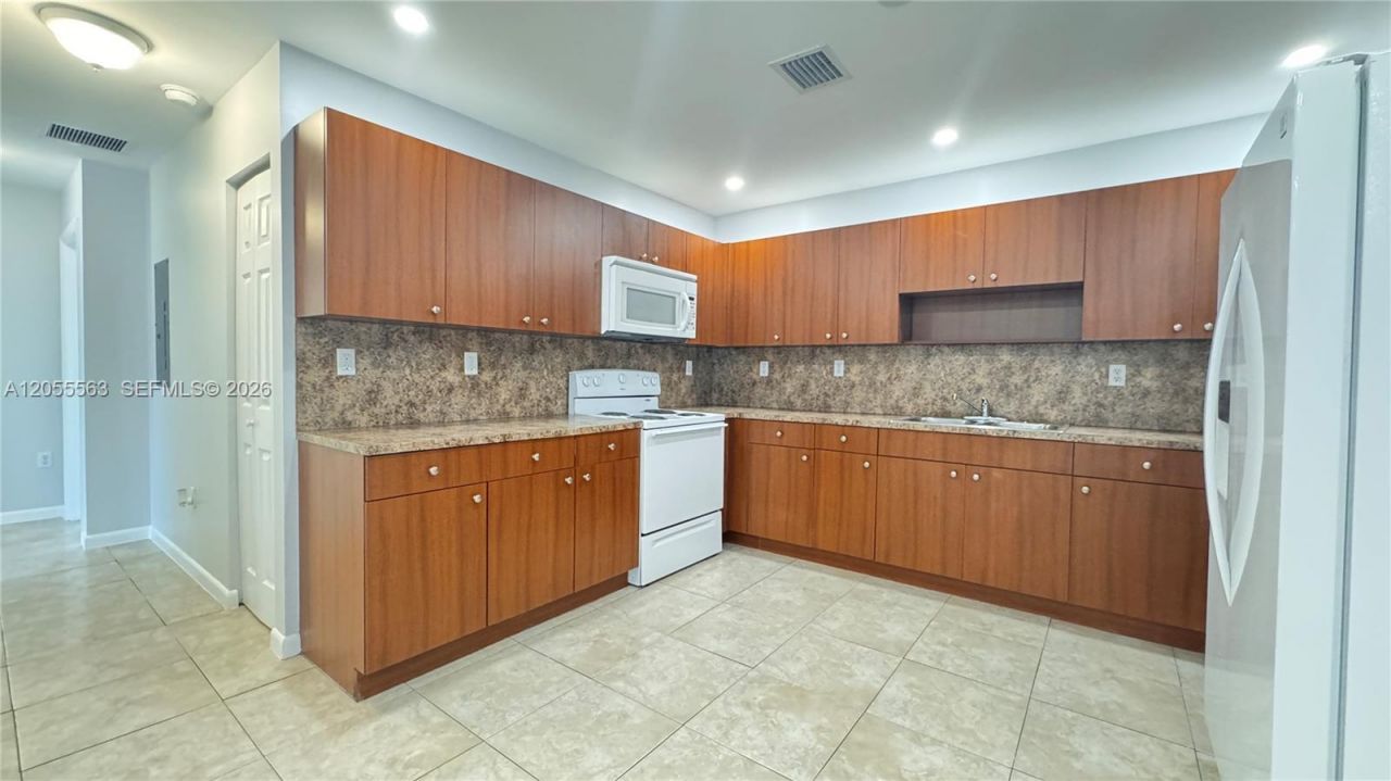 1451 NW 51st Ter , Unit 1451, Miami, FL 33142 Photo