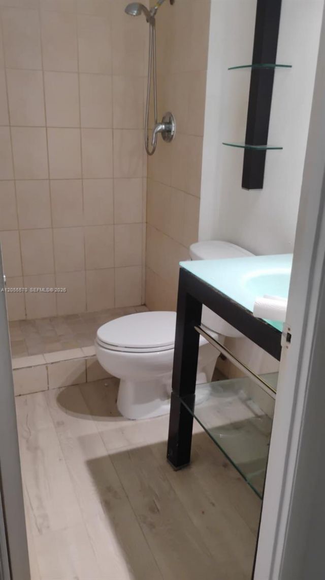 486 NW 165th St Rd, Unit B-101, Miami, FL 33169 Photo