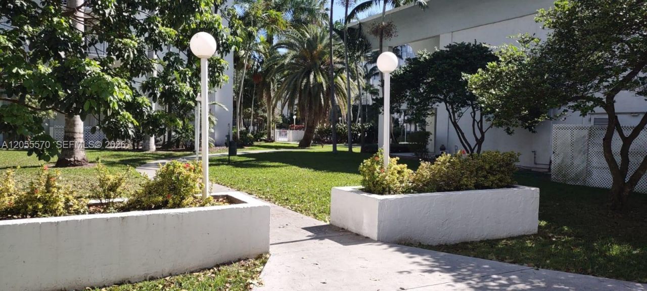 486 NW 165th St Rd, Unit B-101, Miami, FL 33169 Photo