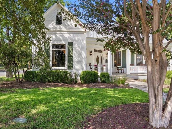 308 E Travis ST , Fredericksburg, TX 78624