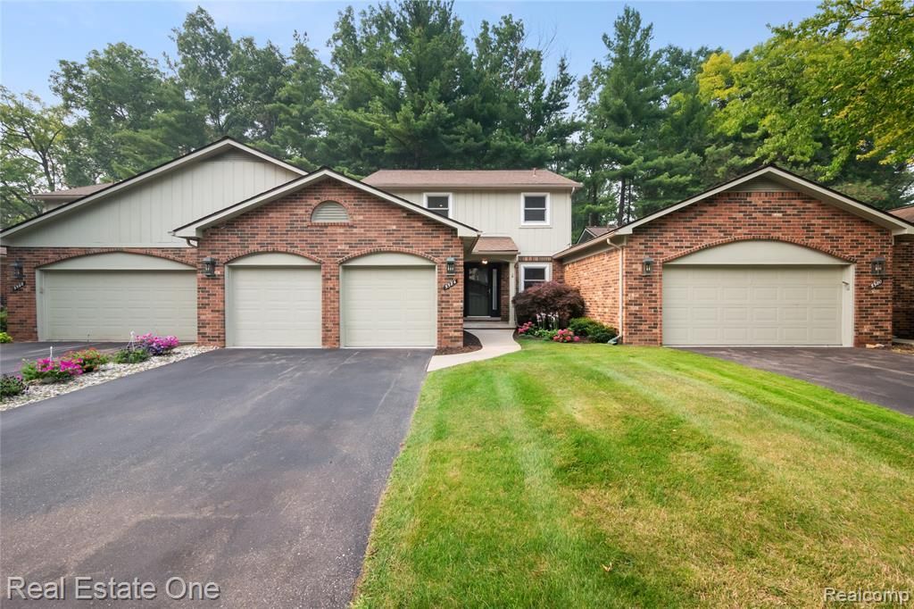 5584 N Adams Way, Bloomfield Hills, MI 48302 Main Photo