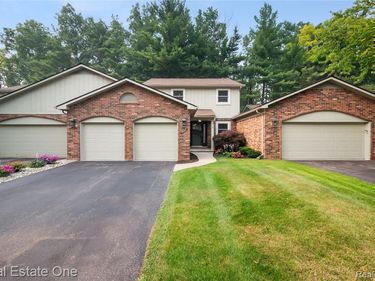 5584 N Adams Way, Bloomfield Hills, MI 48302