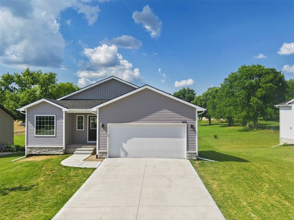 509 17th Avenue E, Oskaloosa, IA 52577