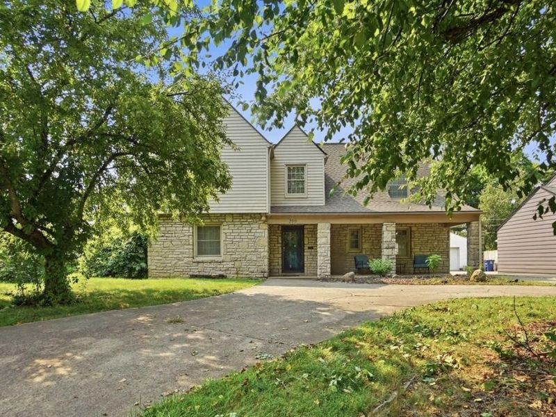 399 N Nelson Road, Columbus, OH 43219 Photo 2