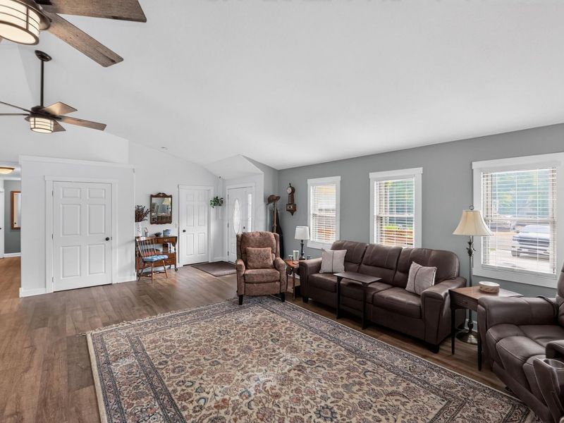 703 Daffodil Drive , Howard, OH 43028 Photo 4
