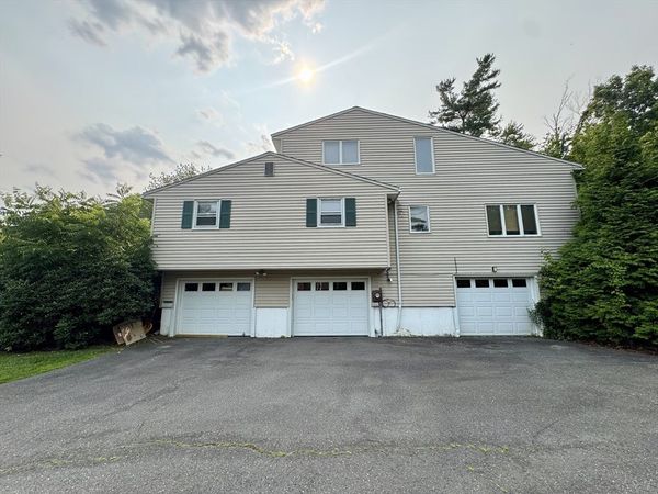 11 Robert Dr, Holyoke, MA 01040