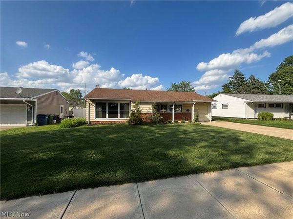 6663 Rochelle Boulevard , Parma, OH 44130