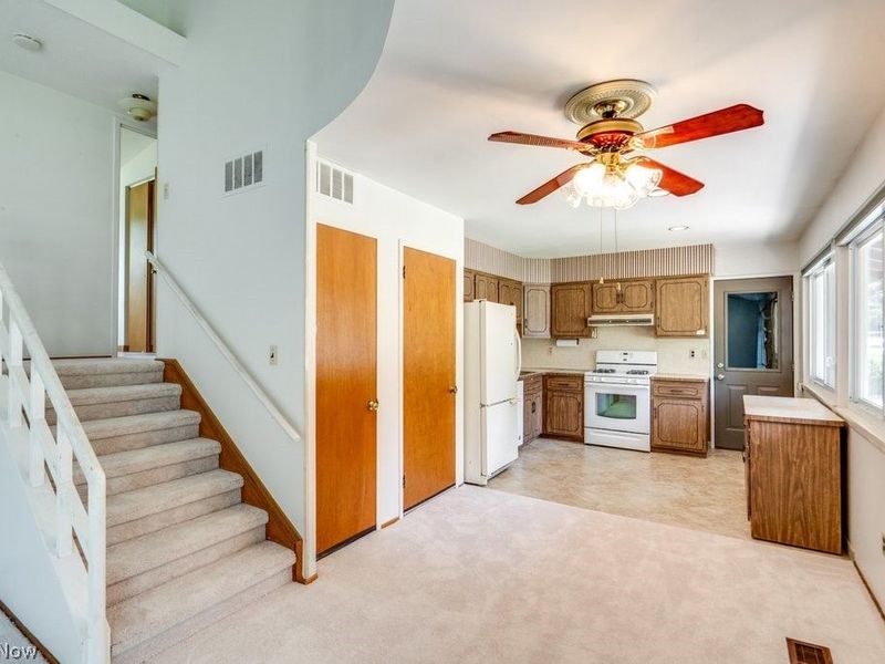 6663 Rochelle Boulevard, Parma, OH 44130 Photo 11