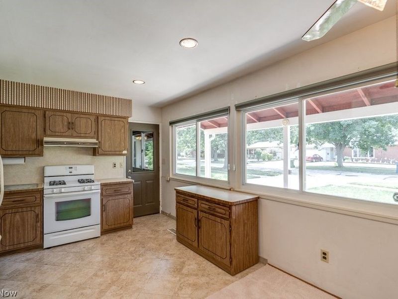 6663 Rochelle Boulevard, Parma, OH 44130 Photo 13