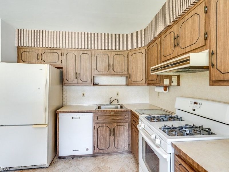6663 Rochelle Boulevard, Parma, OH 44130 Photo 14