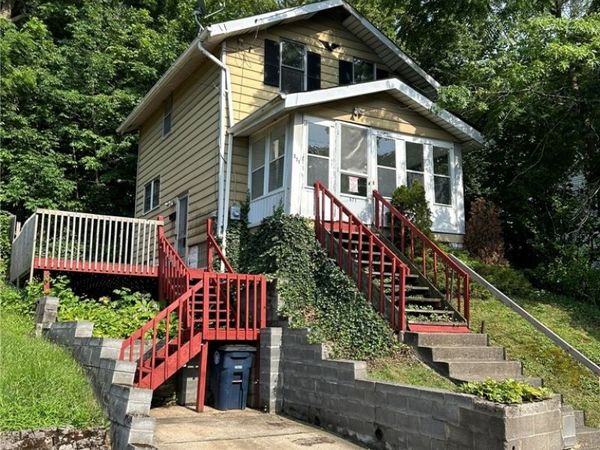571 Bertha Avenue , Akron, OH 44306