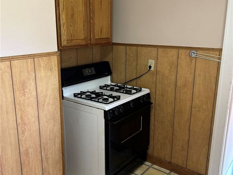 571 Bertha Avenue, Akron, OH 44306 Photo 9