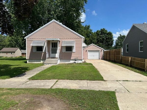 605 6th Avenue, Charles City, IA 50616