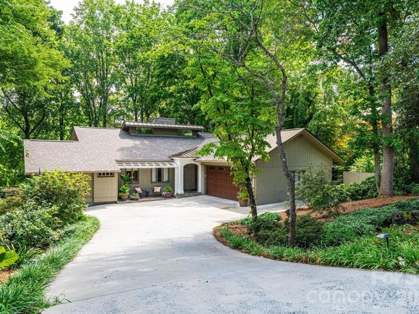 2028 10th Street Boulevard NW, Hickory, NC 28601
